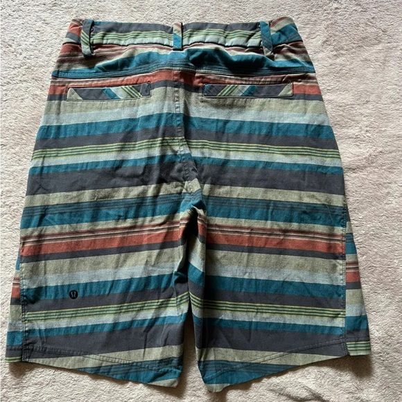 Lululemon Mens Striped Shorts Blue‎ Red Gray Size 30 - Picture 10 of 10